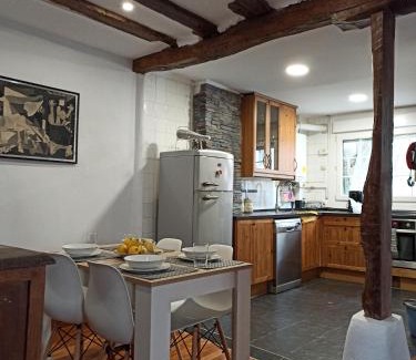 Mundaka Apartment | Antigua casa de pescadores con GARAJE PRIVADO