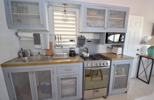 Dickenson Bay Apartment | Antigua Village - Condo 10S