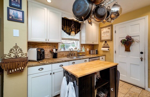 Kettering House | Antique Charm | Cozy 2BR Retreat w/Private Patio