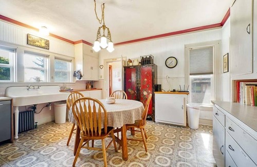 Seaview House | Antique, Pet Friendly, Theater, Hot Tub, Pool Table, Volleyball (Bloom)