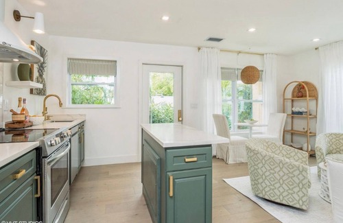 Parker Ridge Villa | Antique Row Zen Apartment