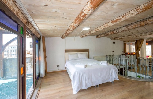 Talimhane House | Antique Terrace Room just 50 Mt away to Taksim square