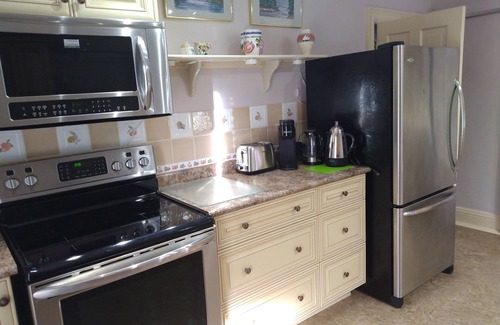 Midland House | Antique Treasure 7-rm private apartment near downtown, Luxury comfy bed
