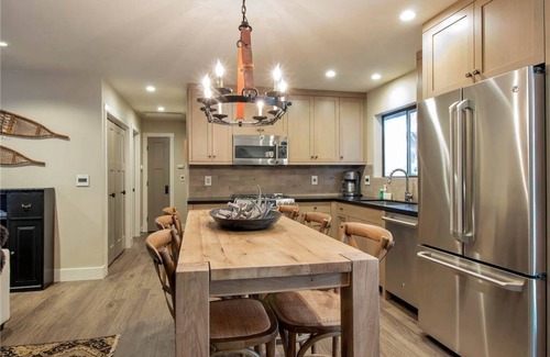 Sunnyside House | Antler Cabin By Tahoe Getaways - Completely Remodeled 2 BR in Tahoe Park