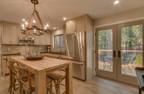 Sunnyside House | Antler House- Quiet, Charming Cabin w Cozy Fireplace, Close to Skiing