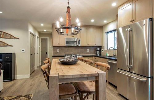 Sunnyside House | Antler House- Quiet, Charming Cabin w Cozy Fireplace, Close to Skiing