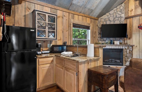 Branson Cabin | Antler Summit Trio – For 16