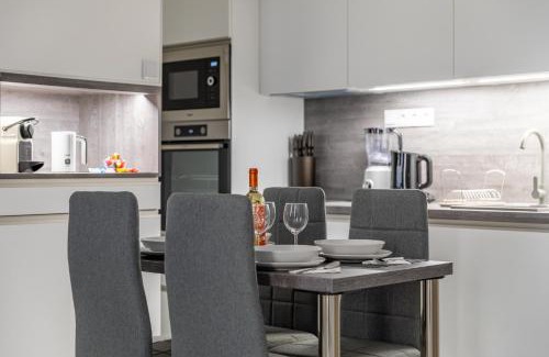 Palace District Apartment | Antonio Residence
