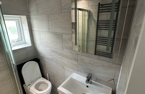 Lee Green Apartment | Antonio’s house. One bedroom apartment in London. 8-10mins walk to the station