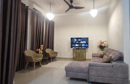 Kampung Kubang Parit House | Antsa Homestay