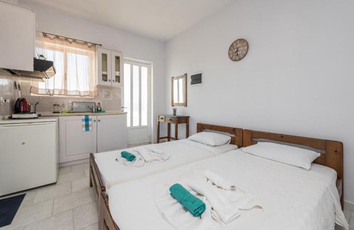 Laganas Apartment | Antzelika Studio