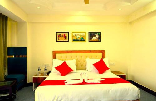 Mallital Hotel | Anvi Retreat Scenic Mountain View Hotel & Resort, Nainital