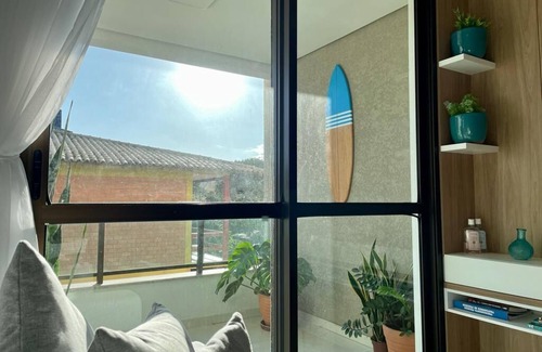 Ingleses Centro Apartment | Apenas 3 Minutos do Mar com Piscina Incrível
