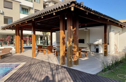 Ingleses Centro Apartment | Apenas 3 Minutos do Mar com Piscina Incrível