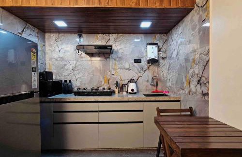 Andheri West Apartment | Ap3. Cozy AC Studio W/ Kitchenette Nr Kokilaben Hosp.