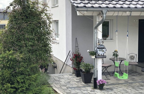 Muellheim Apartment | Apartment 'Ferienwohnung Bäumchenblick' with Private Terrace, Private Garden and Wi-Fi