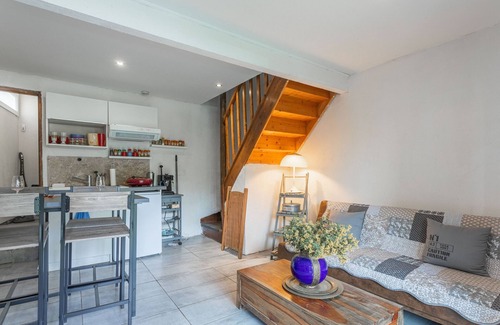 Sainte-Anastasie-sur-Issole Apartment | Apartment “Mozart” with private pool, terrace and Wi-Fi in Sainte-Anastasie-sur-Issole