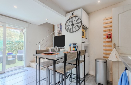 Sainte-Anastasie-sur-Issole Apartment | Apartment “Mozart” with private pool, terrace and Wi-Fi in Sainte-Anastasie-sur-Issole