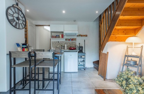 Sainte-Anastasie-sur-Issole Apartment | Apartment “Mozart” with private pool, terrace and Wi-Fi in Sainte-Anastasie-sur-Issole