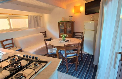 Costa Paradiso House | Apartment "of the violets "in the villa "Refuge of Seagulls"