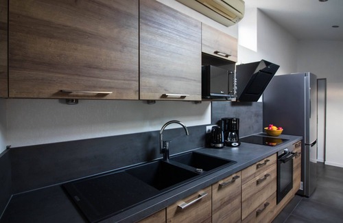 Saint-Paul-Trois-Chateaux Apartment | Apartment-Apartment-Private Bathroom-Landmark view-Le Scandinave