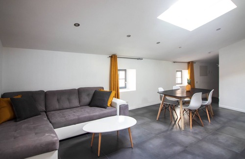 Saint-Paul-Trois-Chateaux Apartment | Apartment-Apartment-Private Bathroom-Landmark view-Le Scandinave