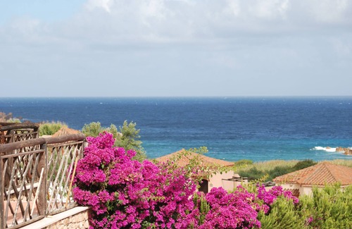 Trinita d'Agultu e Vignola Apartment | apartment in villa facing the sea terrace on the sunset