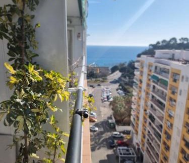 Calella Apartment | Apart 2 habit vistas playa y montaña lift parking