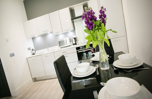 Queens Quarter Apartment | APART 4 (2 BEDROOM SLEEPS 4 ADULTS)