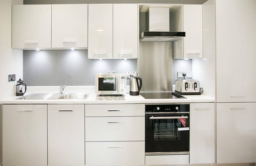 Queens Quarter Apartment | APART 4 (2 BEDROOM SLEEPS 4 ADULTS)