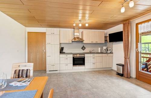 Schollach Apartment | Apartment 'Ferienwohnung Dachgeschoss' with Mountain View, Shared Garden and Wi-Fi