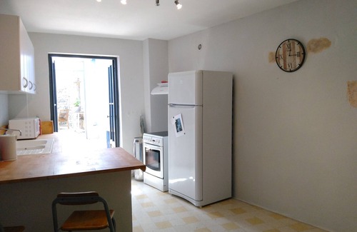 Saint-Paul-Trois-Chateaux Apartment | Apartment with Terrace – Saint-Paul-Trois-Châteaux, Drôme Provençale