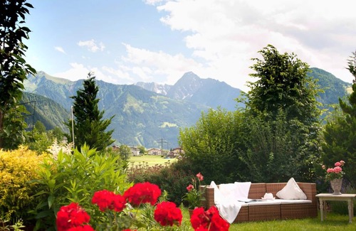 Ramsau im Zillertal Apartment | Apart Heim - sunny balcony - next to ski and hiking bus and the Zillertalbahn