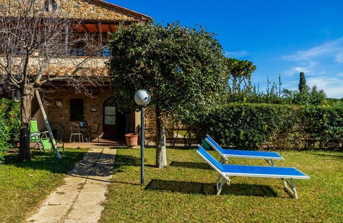 Le Rocchette Apartment | Apartment 'Villa Rosanna' with Private Terrace, Private Garden and Air Conditioning