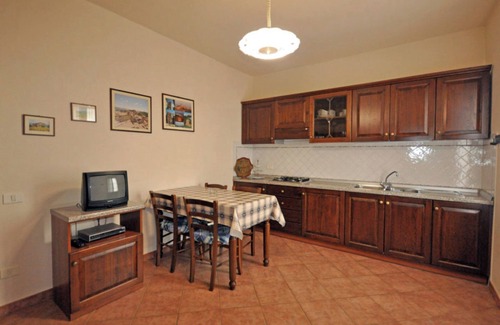 Montecatini Val di Cecina Apartment | Apartment '3' with Shared Pool, Shared Garden and Wi-Fi