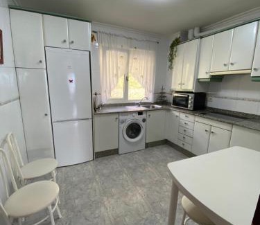 San Vicente de la Barquera Apartment | Apartamento EL PILAR con vistas a la bahía y a los picos