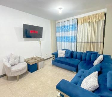 Puerto Baquerizo Moreno Apartment | Apartamento en San Cristóbal con 2 habitaciones, 6 camas, sala, comedor, cocina, balcón privado, terraza con vista al mar, lavadora, internet satelital, cerca de bares y restaurantes - Sol y Mar, Galápagos Home
