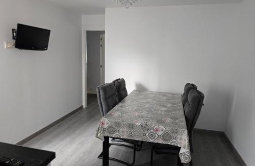 Carbajal de la Legua Apartment | Apartamento de 2 dormitorios en León
