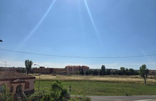 Carbajal de la Legua Apartment | Apartamento de 2 dormitorios en León