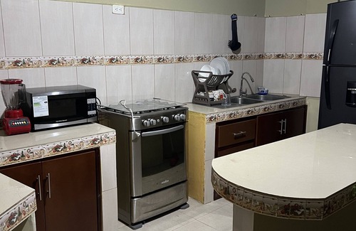 Banos de Agua Santa Apartment | Apartamento Vacacional Individual, por Días o Semanas a 4 Cuadras de la Basílica