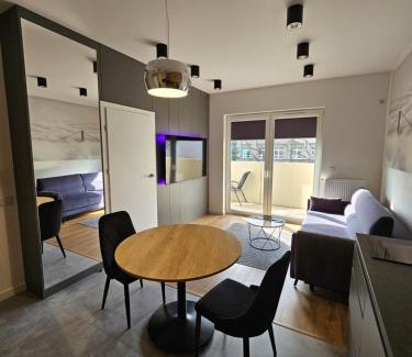Srodmiescie Apartment | Apartament EXPO z Wanną, Hopa Lupa, Nowa Sukcesja, Bezpłatny Parking przy ulicy w nocy oraz weekend