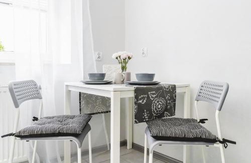 Srodmiescie Apartment | Apartament Fioletowy Krakowskie Przedmieście 26