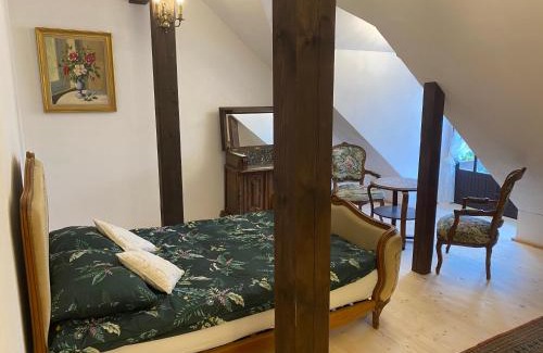 Szteklin Cabin | Apartament w Zabytkowej Stajni nad Jeziorem z Dostępem do Parku i Sąsiedztwem XIX wiecznego Dworku Modrzewiowego