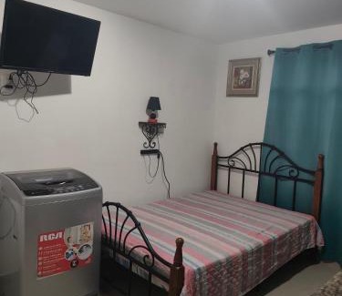 Parque Lefevre House | apartamentito tipo estudio AMUEBLADO tranquilo y acogedor cocina y baño privado independiente en CHANIS cerca de Costa del este