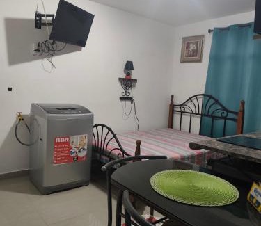 Parque Lefevre House | apartamentito tipo estudio AMUEBLADO tranquilo y acogedor cocina y baño privado independiente en CHANIS cerca de Costa del este
