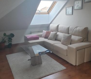 Figueras (Castropol) Apartment | Apartamento Ático Cine Colón