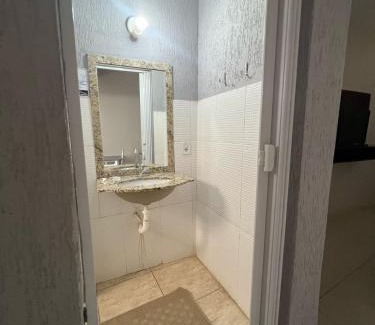 Patos de Minas Apartment | Apartamento 102 - Suíte com ar condicionado