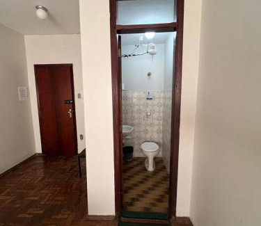 Patos de Minas Apartment | Apartamento 105 - Suíte em região central com ventilador