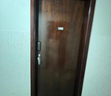 Patos de Minas Apartment | Apartamento 105 - Suíte em região central com ventilador