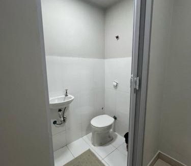 Patos de Minas Apartment | Apartamento 106 - Suíte com ar condicionado